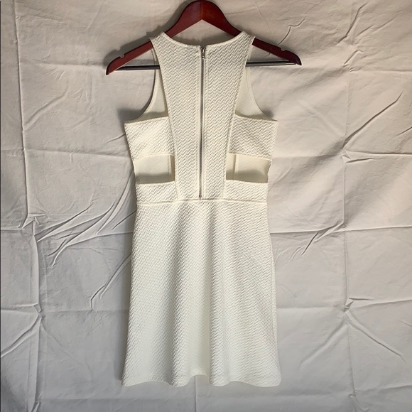 H&M Divided Textured White Short Dress - Picture 2 of 4